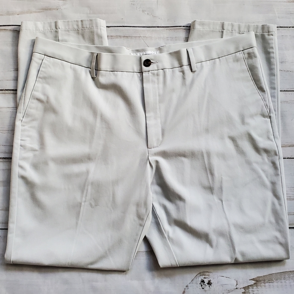 Amazon Essentials Men's Classic-Fit Chino Pants